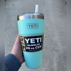 YETI
RAMBLER
26 oz CUP
WITH STRAW LID